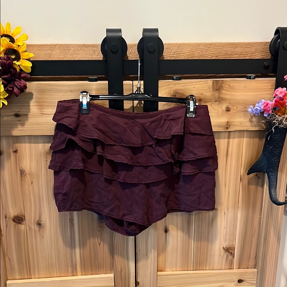 knot sisters Wine Ruffle Short